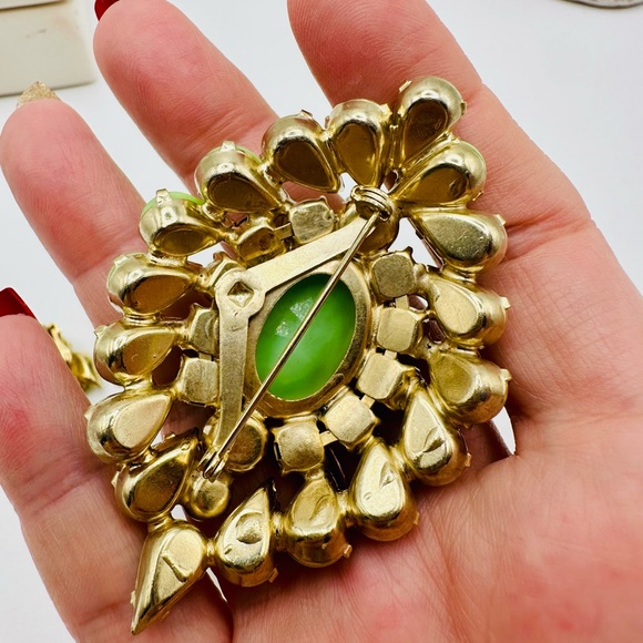 Elegant Vintage Juliana D&E Green and Gold Brooch and Earring Set - Picture 4 of 8